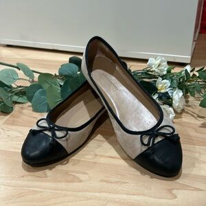 Banana Republic Leather and suede cap toe flats